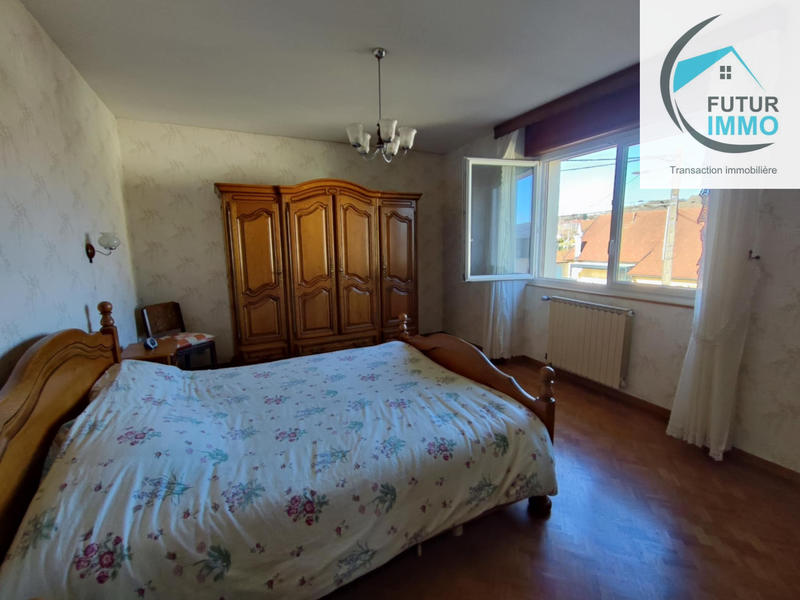 Maison - 205 m² - 8 pièces