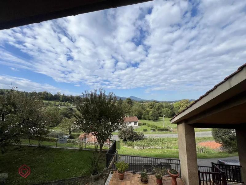 Maison - 221 m² - 8 pièces