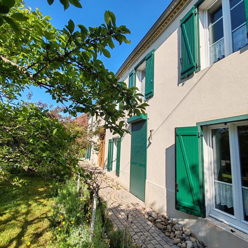 Maison - 241 m² - 8 pièces