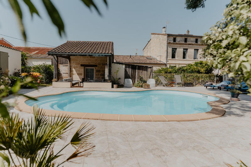 Demeure - 432 m² - 10 pièces