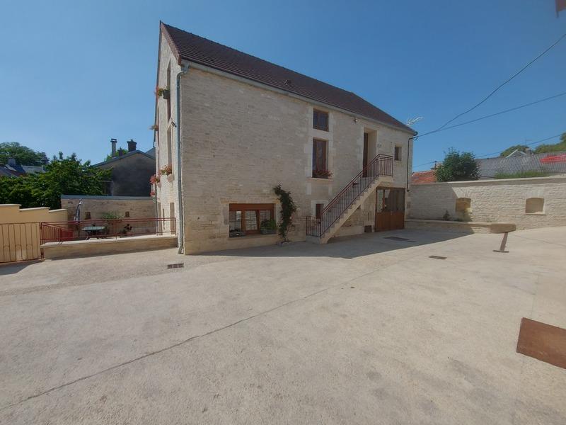 Maison traditionnelle - 262 m² - 6 pièces