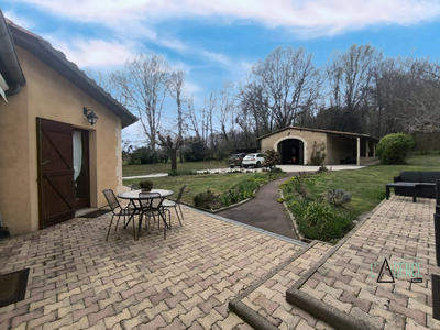 Maison traditionnelle - 287 m² - 9 pièces