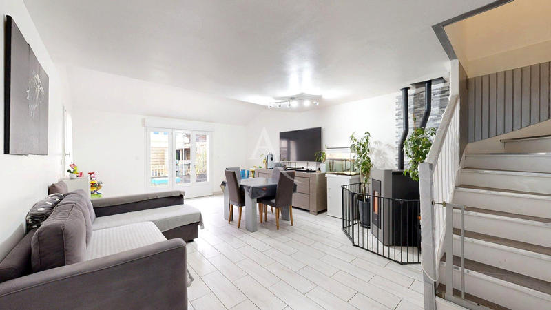 Maison - 88 m² - 6 pièces