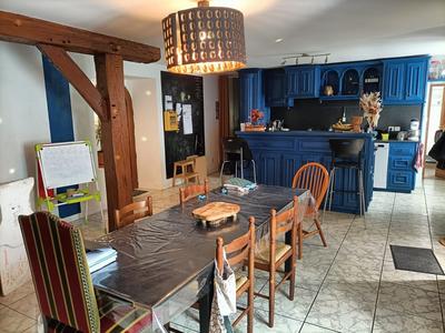 Maison - 240 m² - 9 pièces