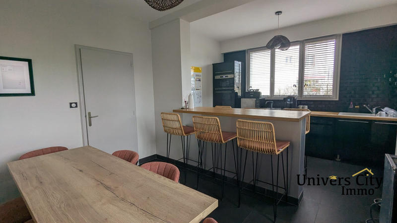 Maison - 284 m² - 11 pièces