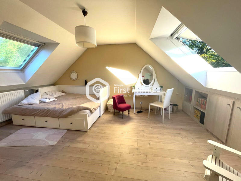 Maison - 230 m² - 7 pièces