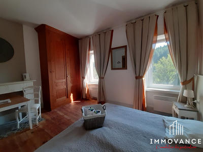 Maison - 328 m² - 12 pièces