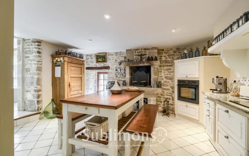 Maison - 231 m² - 9 pièces