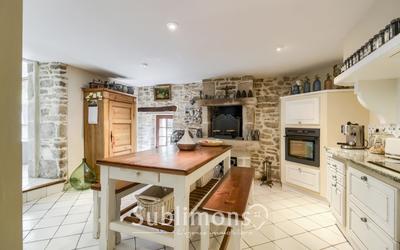 Maison - 231 m² - 9 pièces