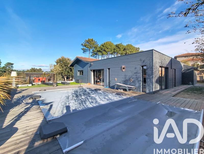 Maison - 215 m² - 6 pièces