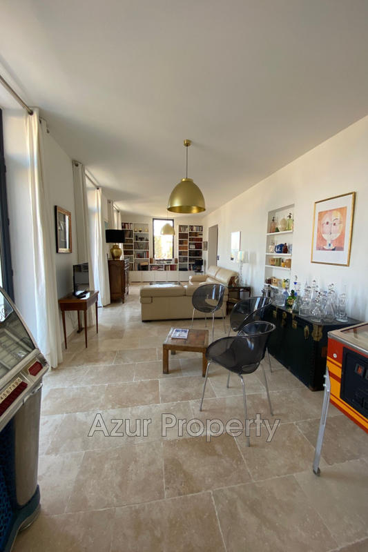 Villa - 240 m² - 6 pièces