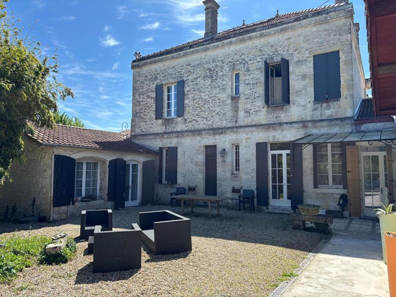 Maison - 364 m² - 13 pièces