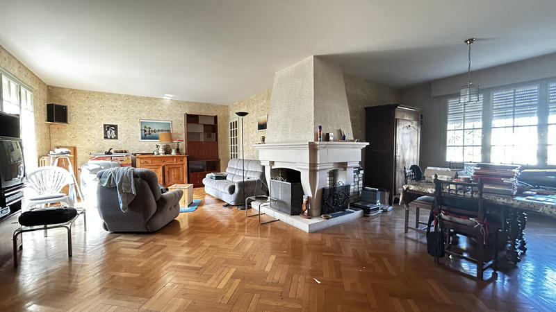 Maison - 236 m² - 7 pièces