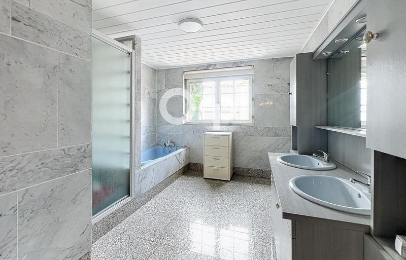 Maison - 317 m² - 7 pièces