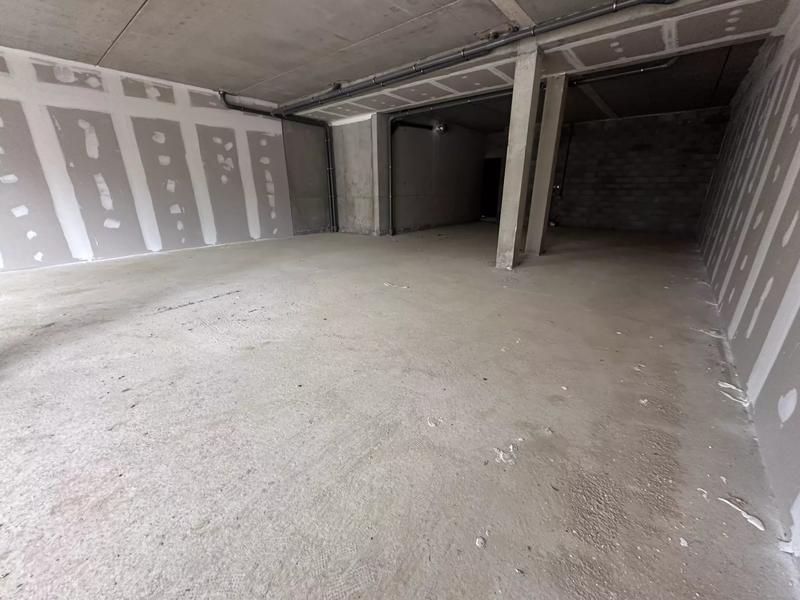 Local commercial - 142 m² - 1 pièce