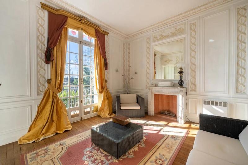 Maison - 250 m² - 9 pièces