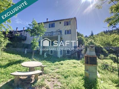 Maison - 237 m² - 12 pièces