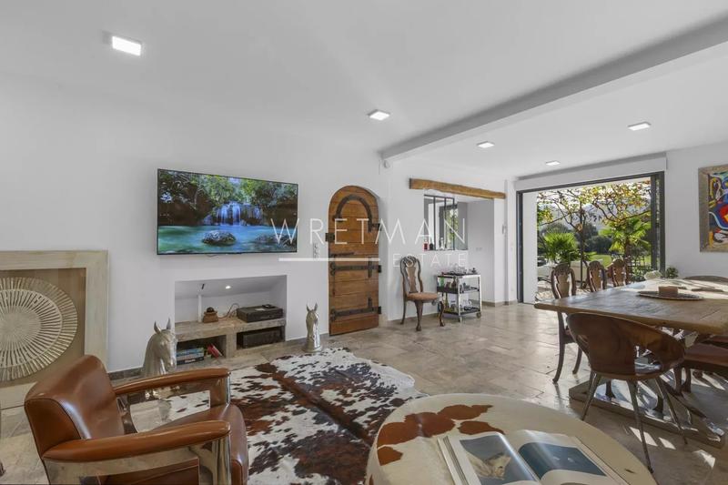 Propriété - 300 m² - 9 pièces