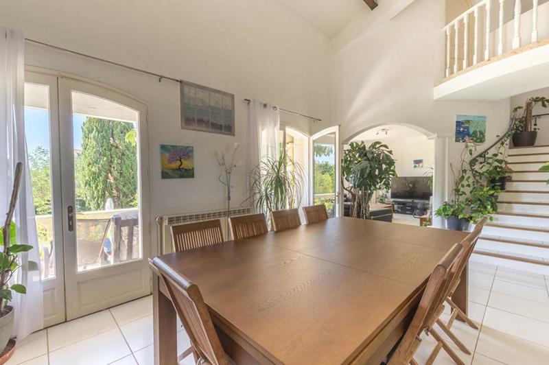 Villa - 220 m² - 8 pièces