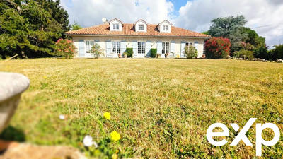 Maison - 219 m² - 9 pièces