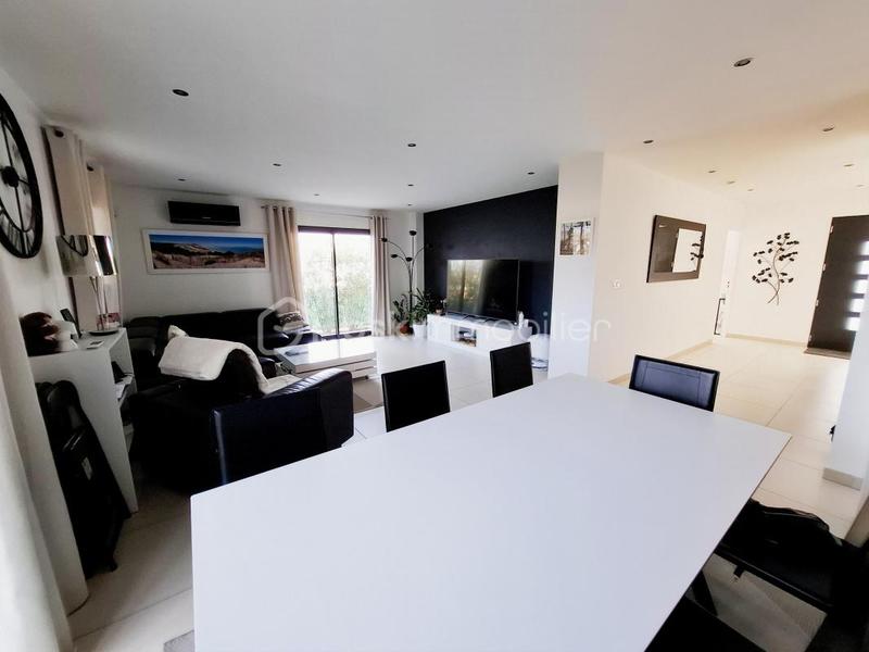 Maison traditionnelle - 156 m² - 6 pièces