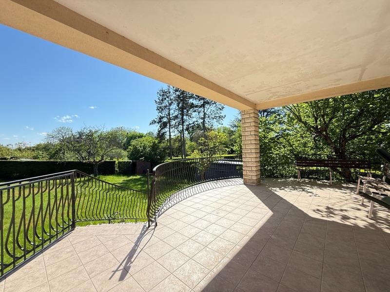 Maison - 317 m² - 10 pièces