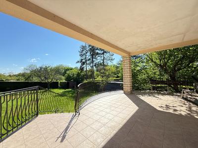 Maison - 317 m² - 10 pièces