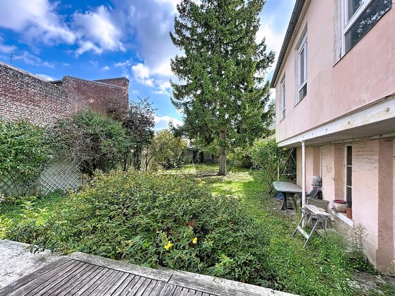 Maison - 237 m² - 9 pièces