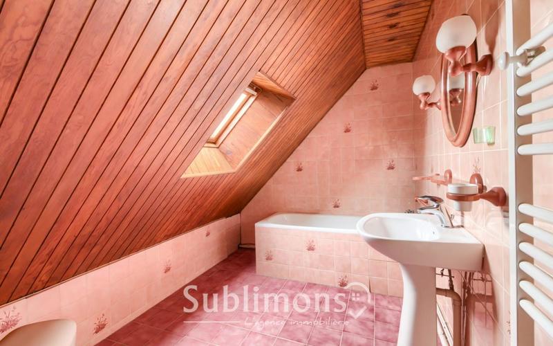 Maison traditionnelle - 157 m² - 6 pièces