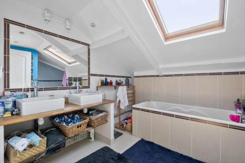 Maison - 450 m² - 13 pièces