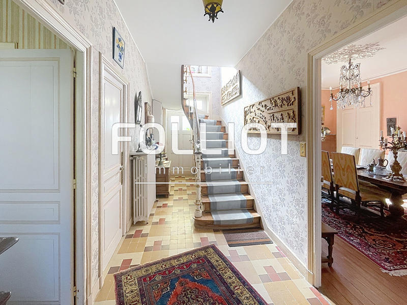 Maison - 200 m² - 8 pièces