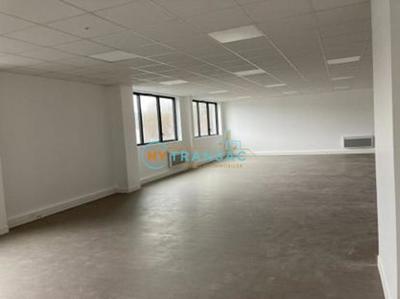 Local d'activités - 392 m²