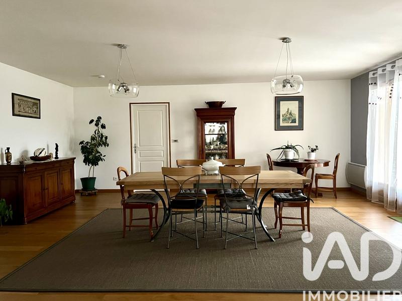 Maison - 280 m² - 6 pièces