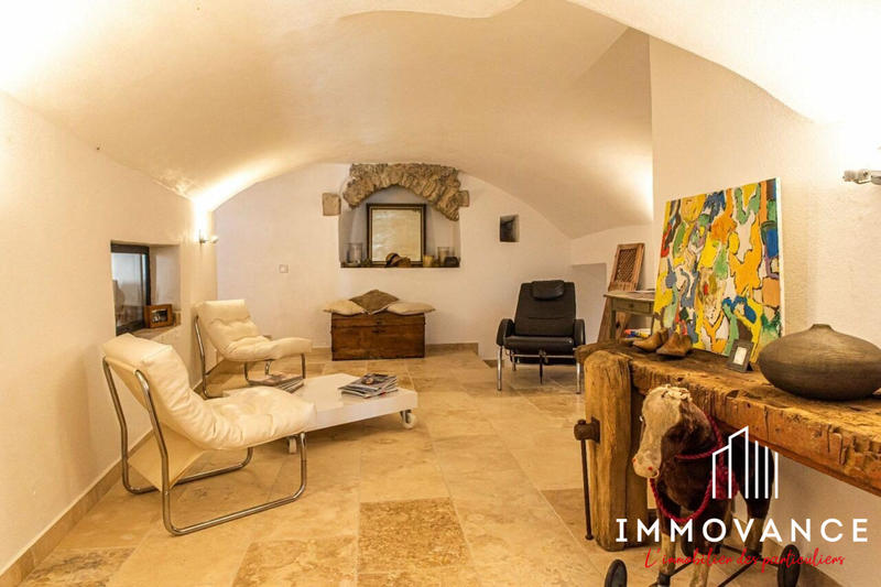 Mas - 385 m² - 10 pièces