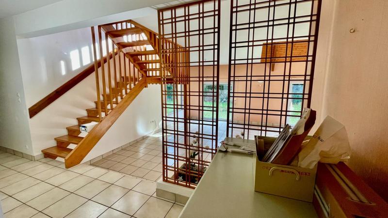 Maison - 329 m² - 11 pièces