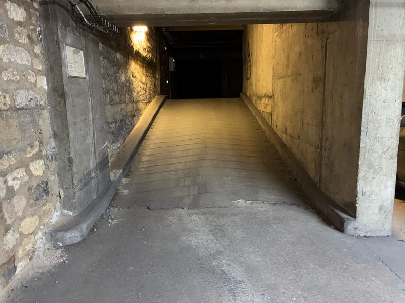 Parking / Garage - 12 m²