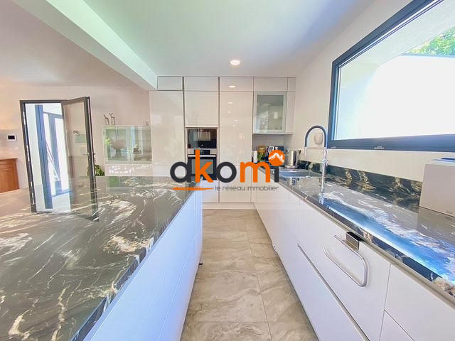 Maison - 200 m² - 5 pièces