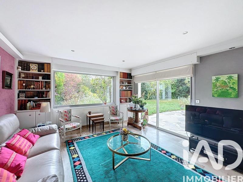 Maison - 220 m² - 8 pièces