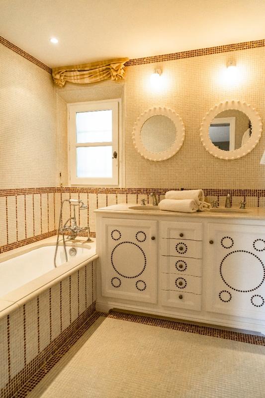 Maison - 438 m² - 15 pièces