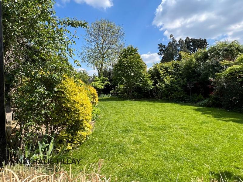 Maison - 345 m² - 9 pièces