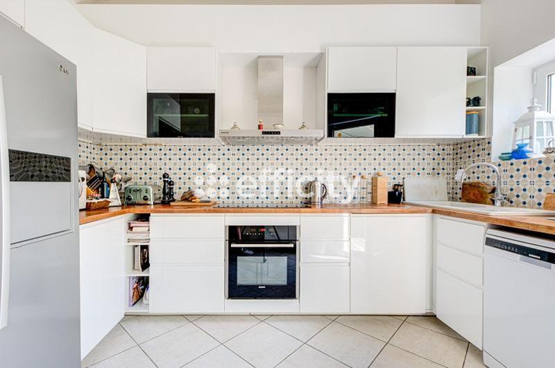 Maison - 200 m² - 9 pièces