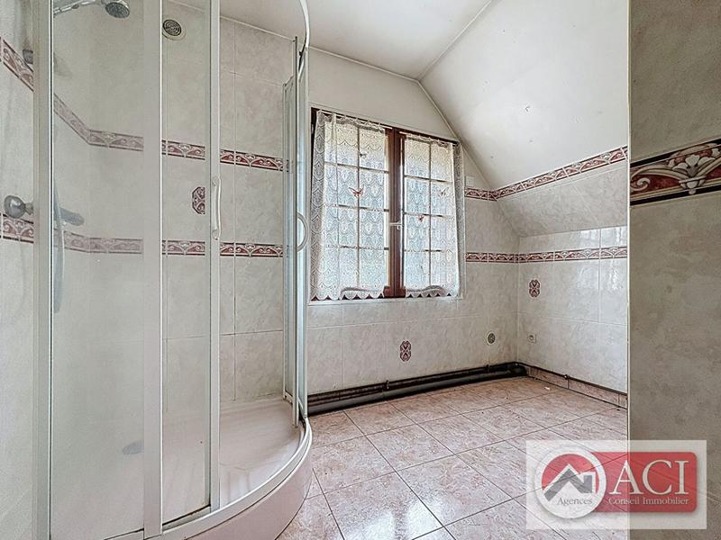 Maison - 4 800 m² - 6 pièces