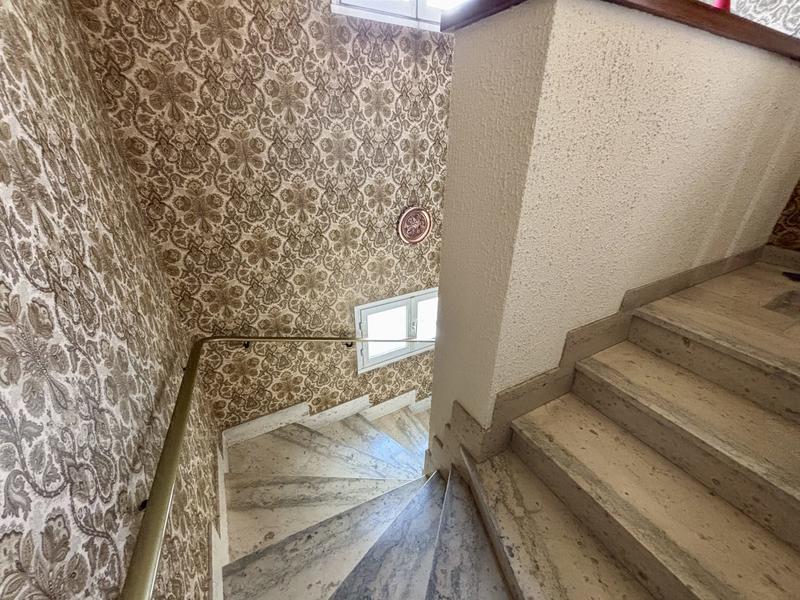 Maison - 204 m² - 8 pièces