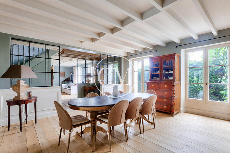 Maison - 320 m² - 9 pièces