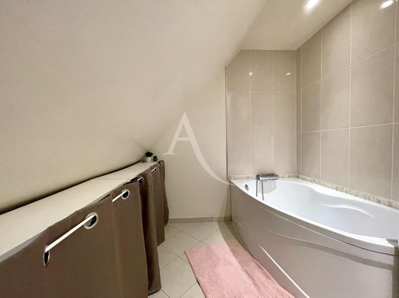 Maison - 180 m² - 6 pièces