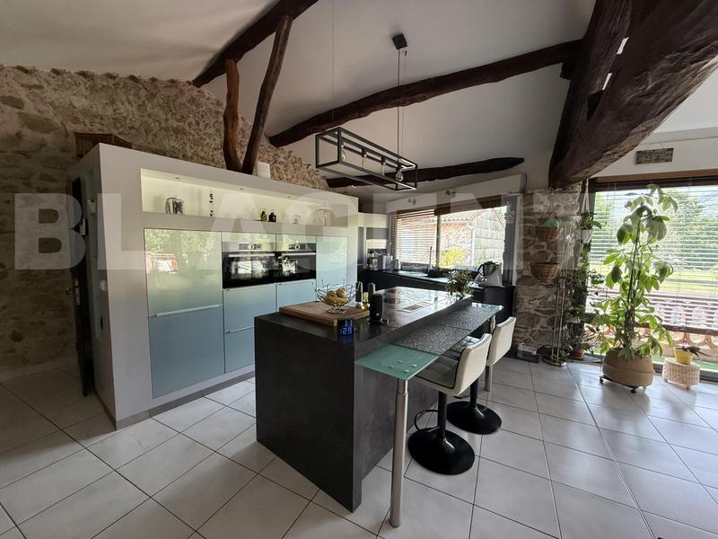 Maison - 269 m² - 9 pièces