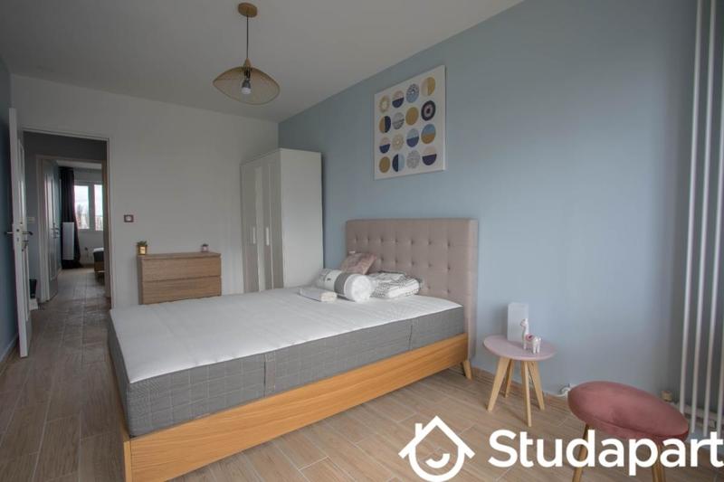 Chambre - 13 m² - 1 pièce