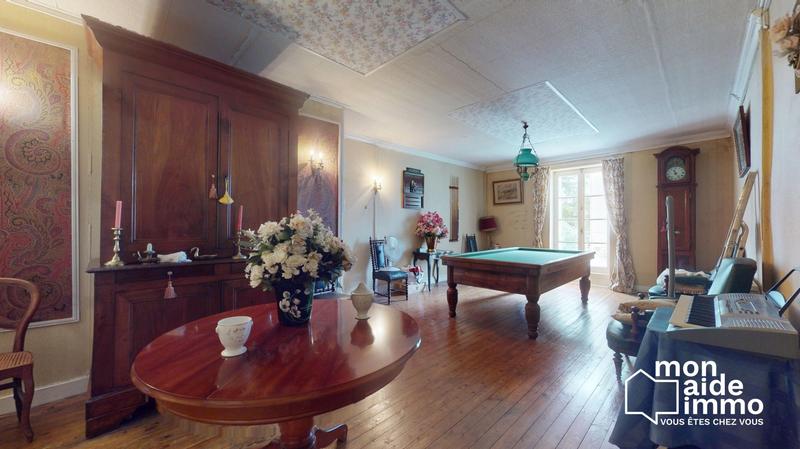 Maison - 266 m² - 7 pièces