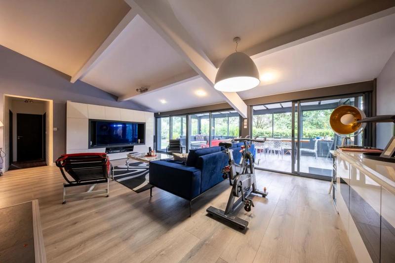 Maison - 218 m² - 8 pièces