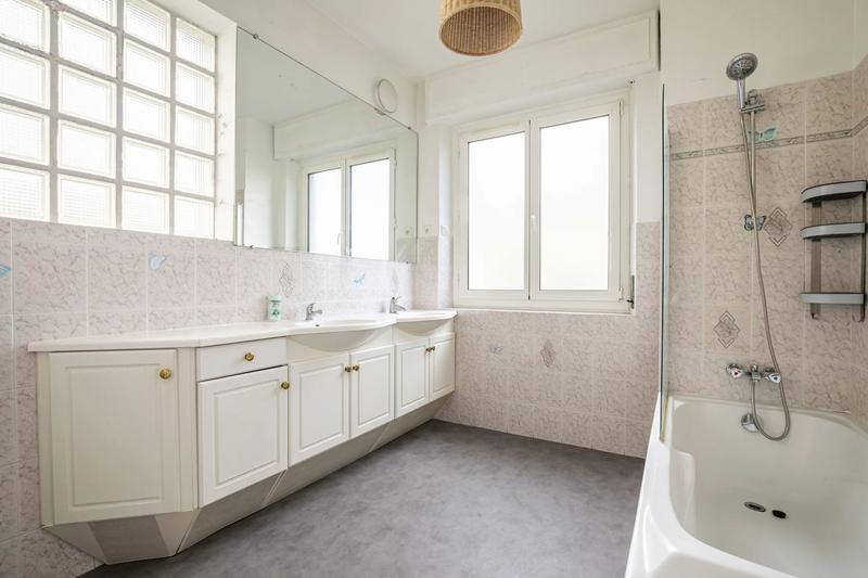 Maison - 212 m² - 7 pièces